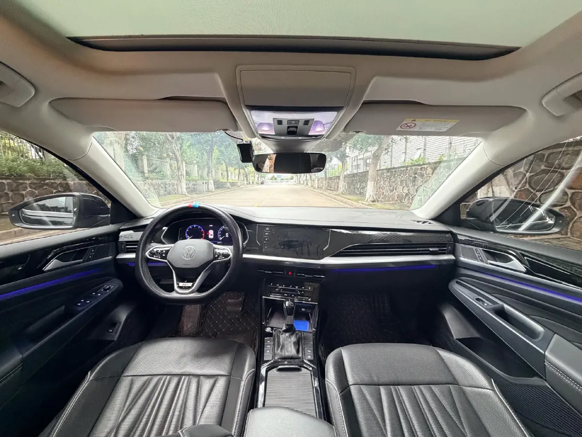 2023 Volkswagen Passat 2.0T 220HP L4 7DCT,autocango,china used car exporter,china ev exporter,chinese used car exporter,chinese used ev exporter