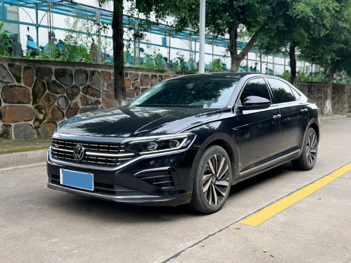 2023 Volkswagen Passat 2.0T 220HP L4 7DCT,autocango,china used car exporter,china ev exporter,chinese used car exporter,chinese used ev exporter