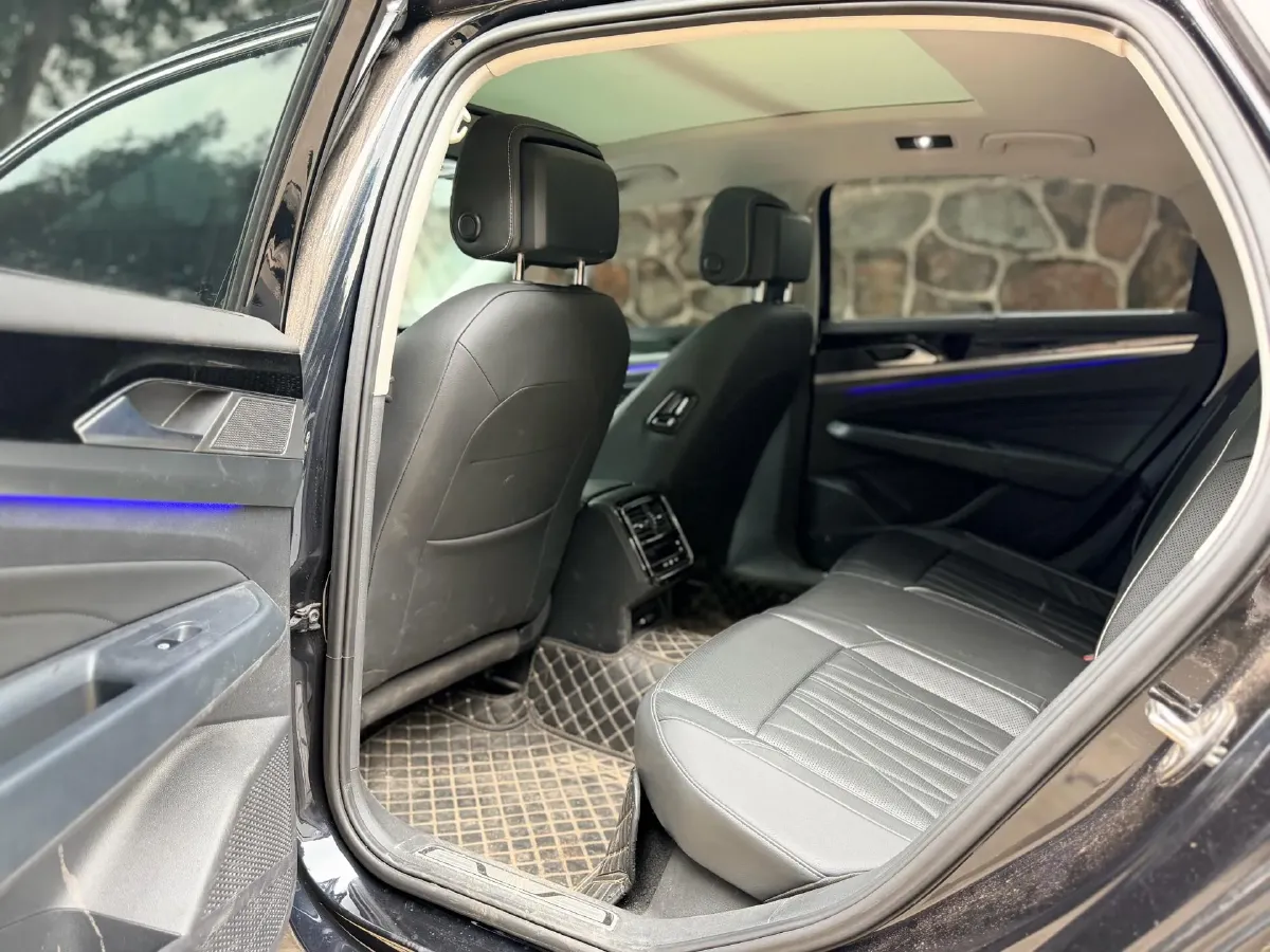2023 Volkswagen Passat 2.0T 220HP L4 7DCT,autocango,china used car exporter,china ev exporter,chinese used car exporter,chinese used ev exporter