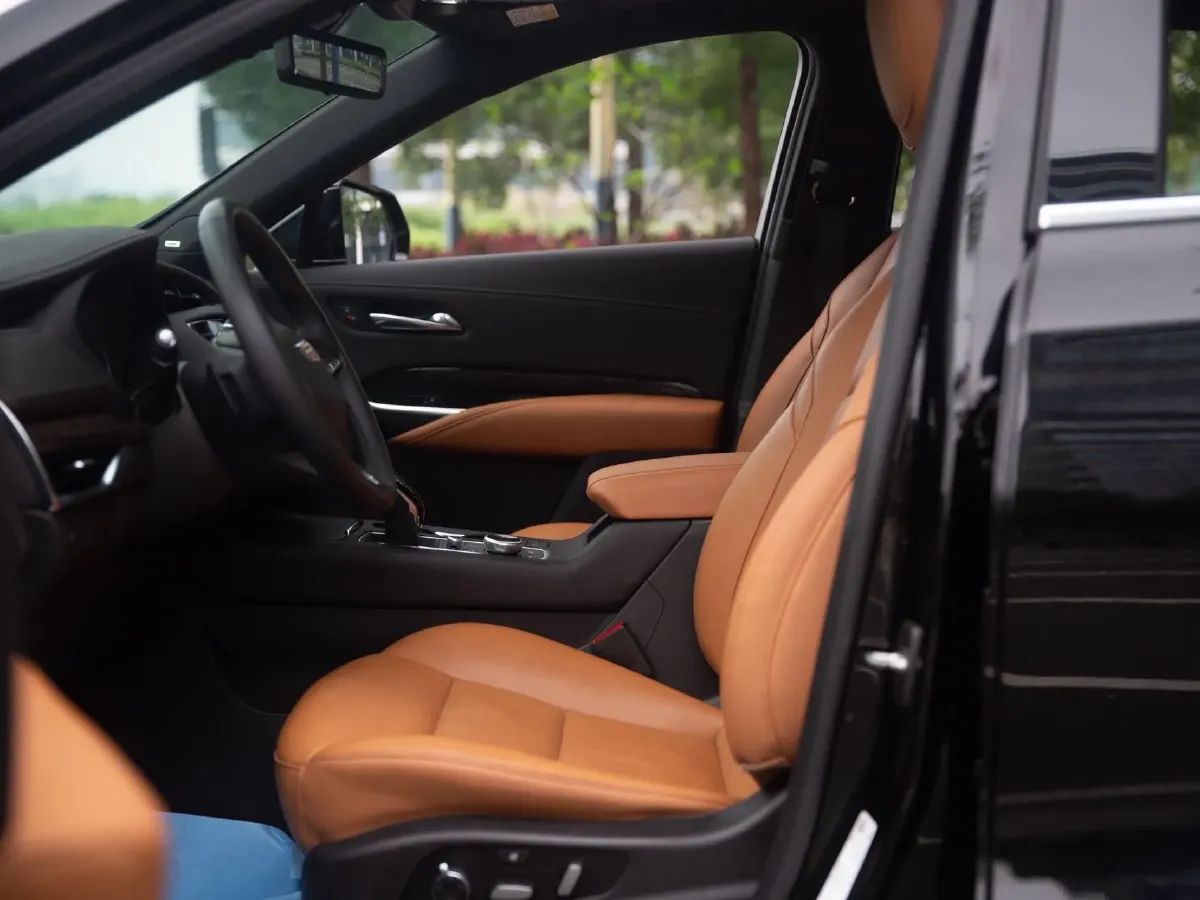 2022 Cadillac XT4 2.0T 237HP L4 9AT,autocango,china used car exporter,china ev exporter,chinese used car exporter,chinese used ev exporter