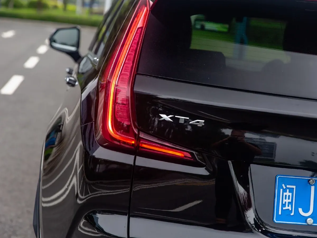 2022 Cadillac XT4 2.0T 237HP L4 9AT,autocango,china used car exporter,china ev exporter,chinese used car exporter,chinese used ev exporter
