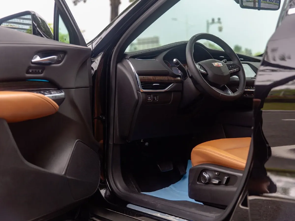 2022 Cadillac XT4 2.0T 237HP L4 9AT,autocango,china used car exporter,china ev exporter,chinese used car exporter,chinese used ev exporter