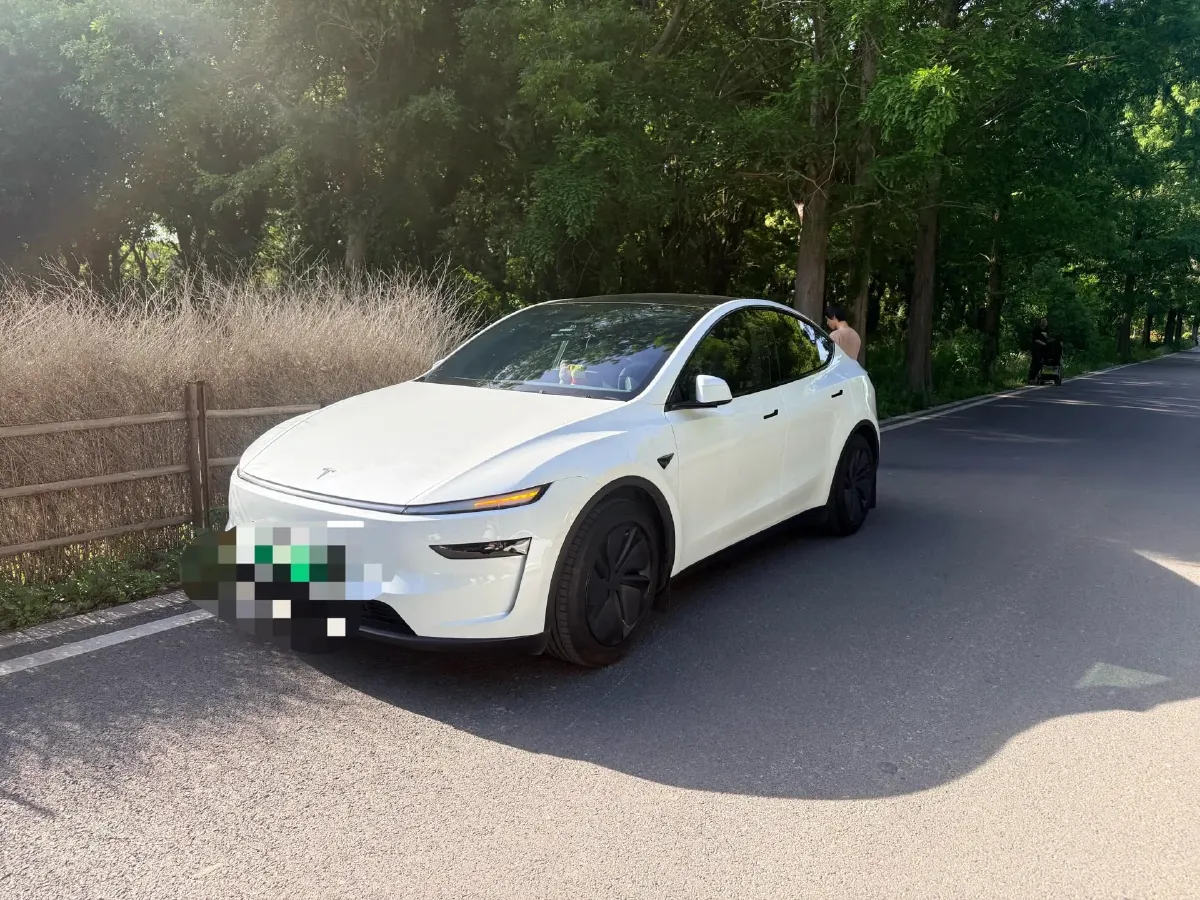 2025 Tesla Model Y BEV,autocango,china used car exporter,china ev exporter,chinese used car exporter,chinese used ev exporter