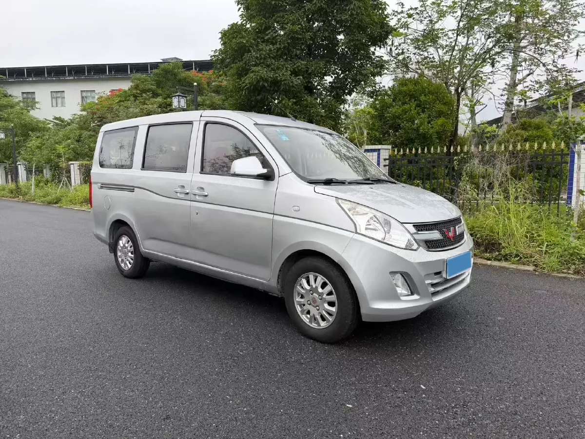2019 WuLing RongGuang V 1.5L 99HP L4 6MT,autocango,china used car exporter,china ev exporter,chinese used car exporter,chinese used ev exporter