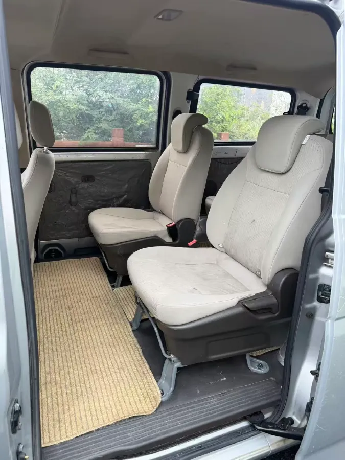 2019 WuLing RongGuang V 1.5L 99HP L4 6MT,autocango,china used car exporter,china ev exporter,chinese used car exporter,chinese used ev exporter