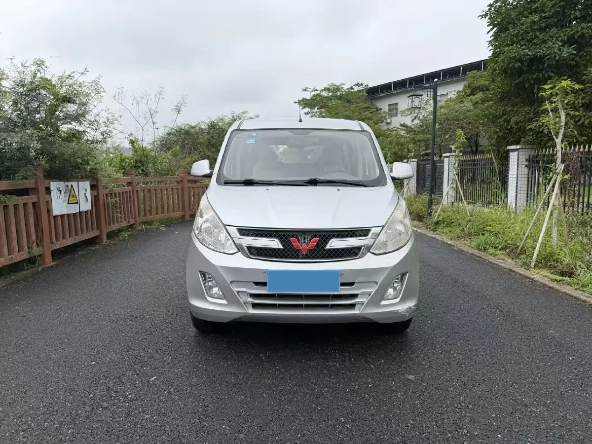 2019 WuLing RongGuang V 1.5L 99HP L4 6MT,autocango,china used car exporter,china ev exporter,chinese used car exporter,chinese used ev exporter