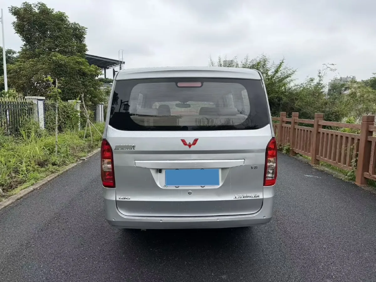 2019 WuLing RongGuang V 1.5L 99HP L4 6MT,autocango,china used car exporter,china ev exporter,chinese used car exporter,chinese used ev exporter