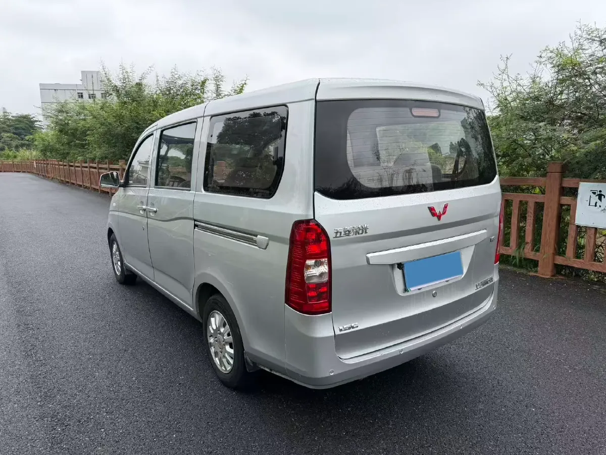 2019 WuLing RongGuang V 1.5L 99HP L4 6MT,autocango,china used car exporter,china ev exporter,chinese used car exporter,chinese used ev exporter