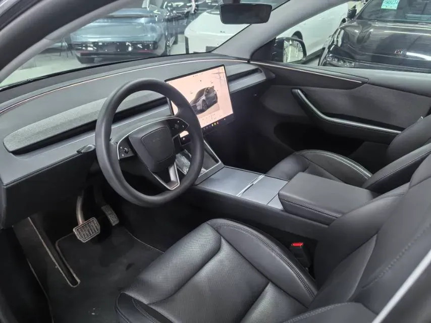 2025 Tesla Model Y BEV 62.5KWH,autocango,china used car exporter,china ev exporter,chinese used car exporter,chinese used ev exporter