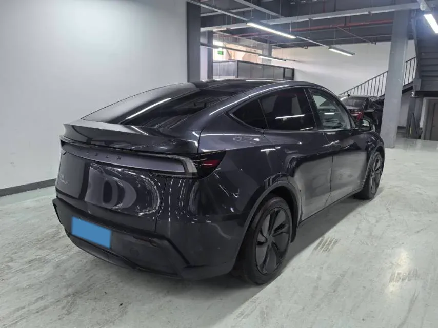 2025 Tesla Model Y BEV 62.5KWH,autocango,china used car exporter,china ev exporter,chinese used car exporter,chinese used ev exporter