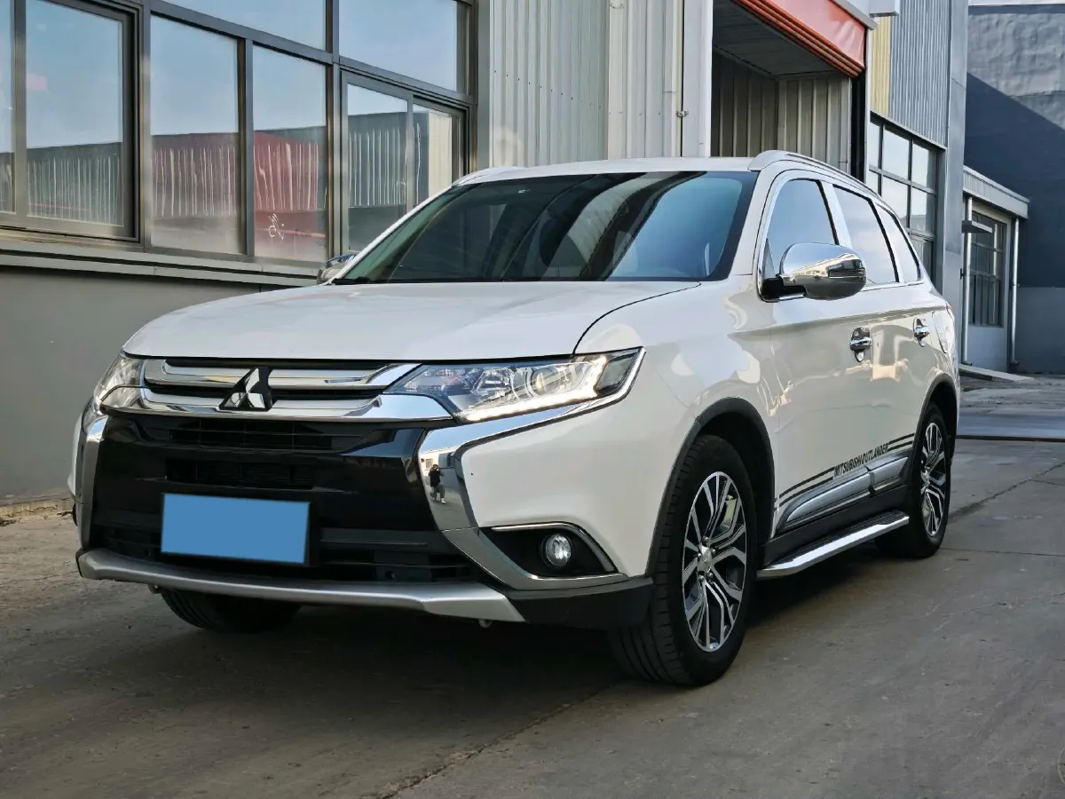 2018 Mitsubishi Outlander 2.0L 166HP L4 CVT,autocango,china used car exporter,china ev exporter,chinese used car exporter,chinese used ev exporter