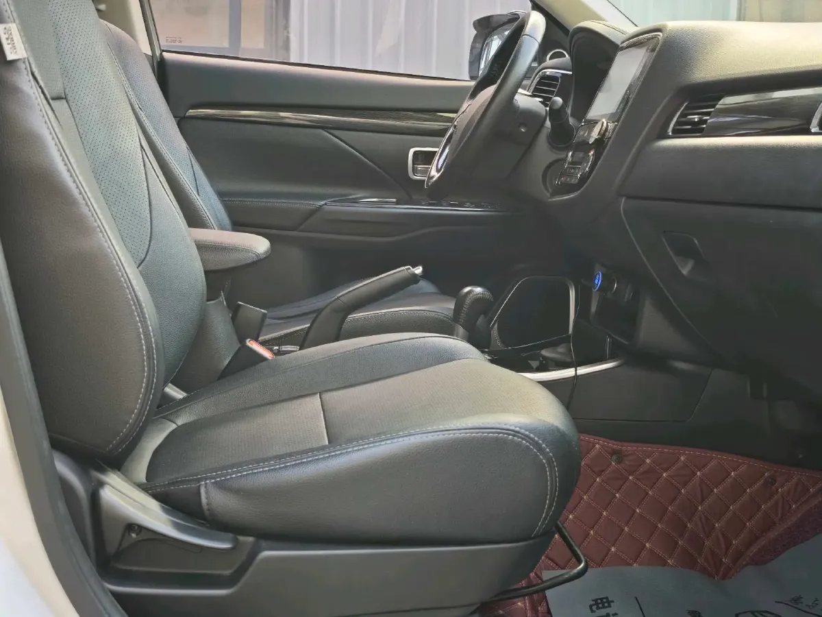 2018 Mitsubishi Outlander 2.0L 166HP L4 CVT,autocango,china used car exporter,china ev exporter,chinese used car exporter,chinese used ev exporter