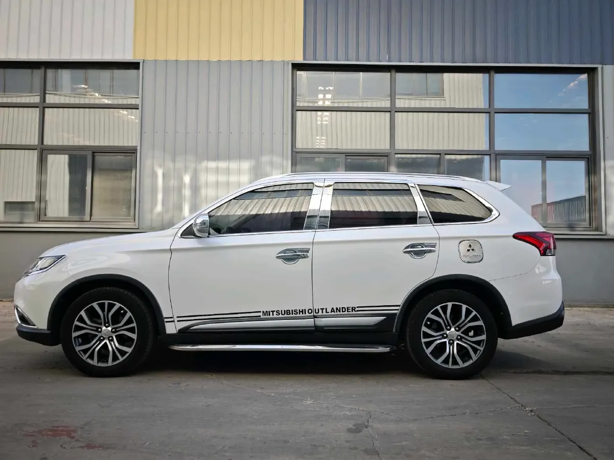 2018 Mitsubishi Outlander 2.0L 166HP L4 CVT,autocango,china used car exporter,china ev exporter,chinese used car exporter,chinese used ev exporter