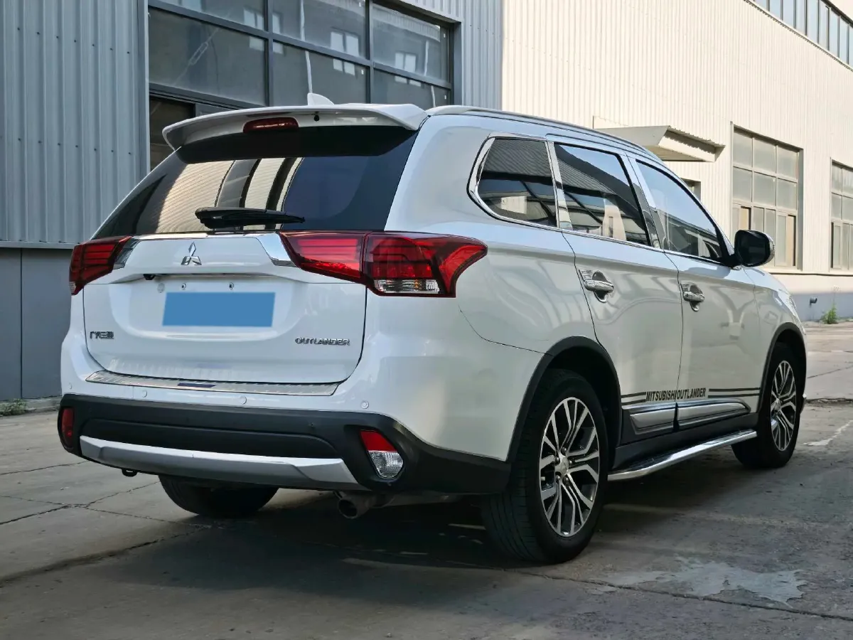2018 Mitsubishi Outlander 2.0L 166HP L4 CVT,autocango,china used car exporter,china ev exporter,chinese used car exporter,chinese used ev exporter