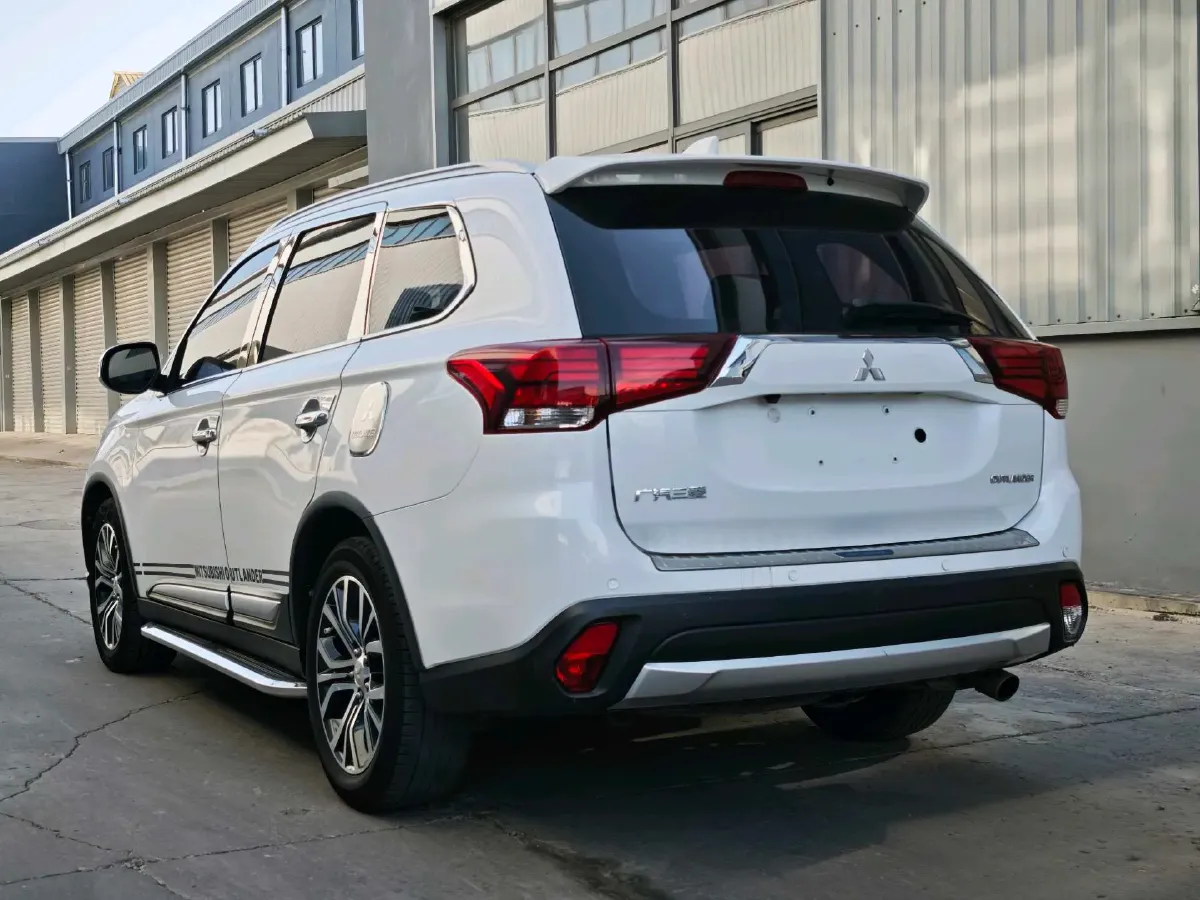 2018 Mitsubishi Outlander 2.0L 166HP L4 CVT,autocango,china used car exporter,china ev exporter,chinese used car exporter,chinese used ev exporter