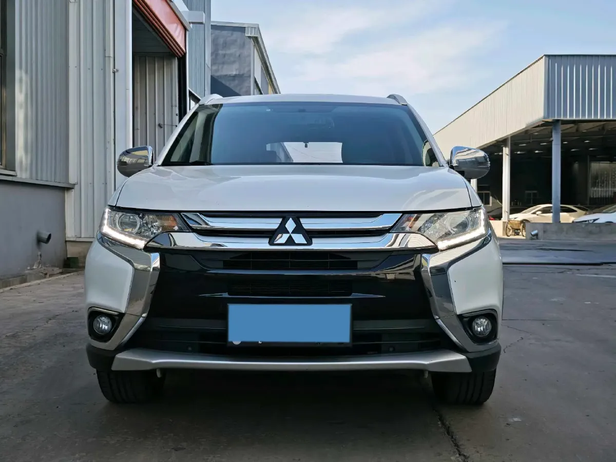 2018 Mitsubishi Outlander 2.0L 166HP L4 CVT,autocango,china used car exporter,china ev exporter,chinese used car exporter,chinese used ev exporter