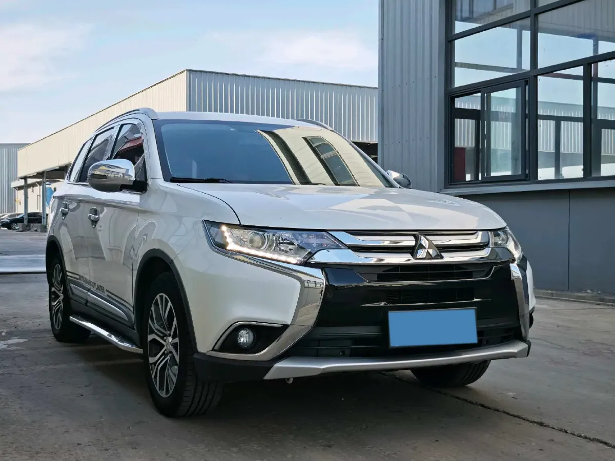 2018 Mitsubishi Outlander 2.0L 166HP L4 CVT,autocango,china used car exporter,china ev exporter,chinese used car exporter,chinese used ev exporter