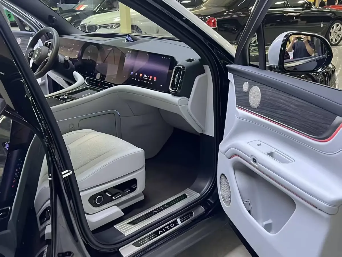 2024 AITO AITO M9 1.5T 152HP L4 REEV 42KWH,autocango,china used car exporter,china ev exporter,chinese used car exporter,chinese used ev exporter