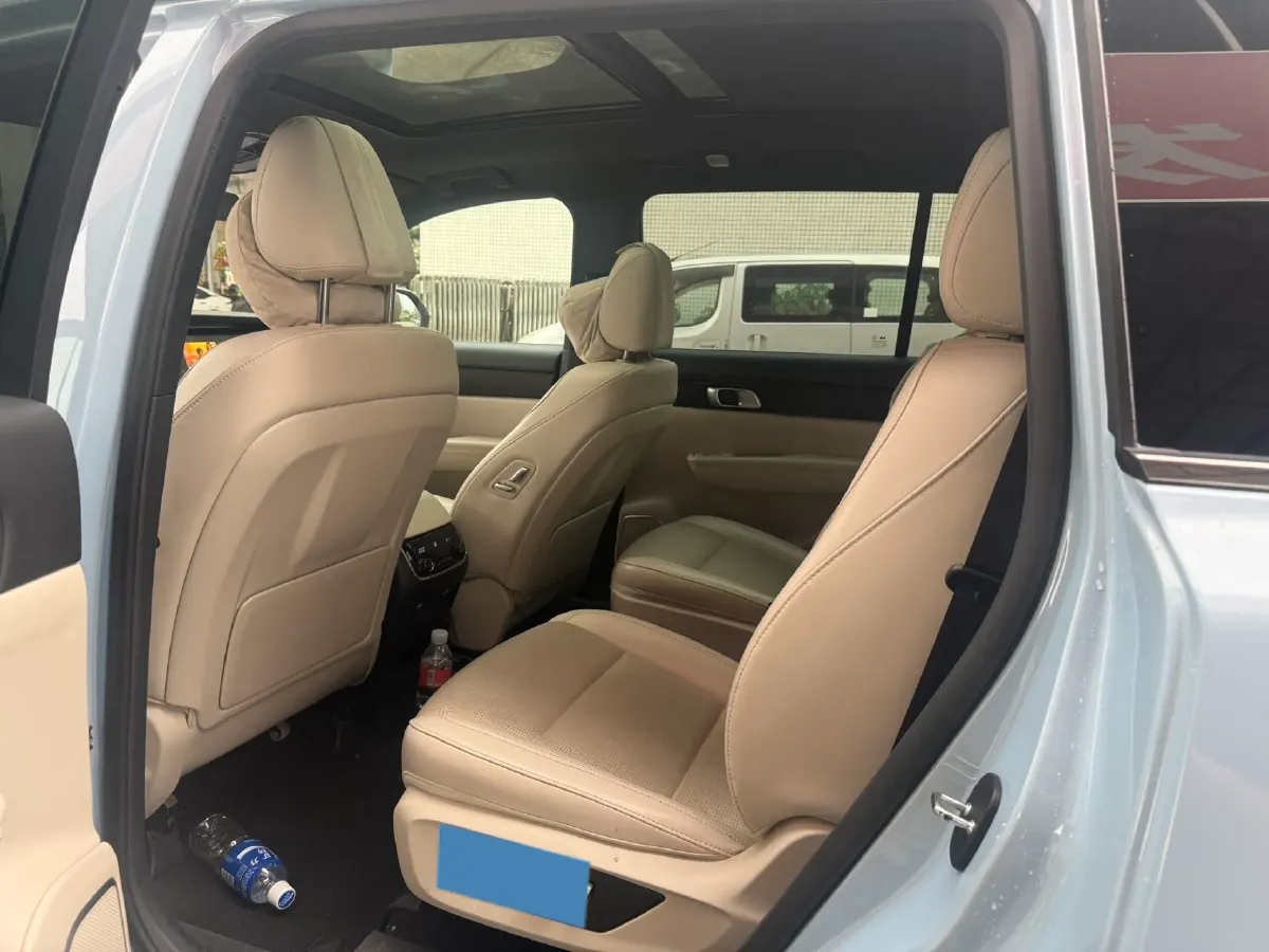 2021 Li ONE Range Extended 131HP REEV 40.5KWH,autocango,china used car exporter,china ev exporter,chinese used car exporter,chinese used ev exporter