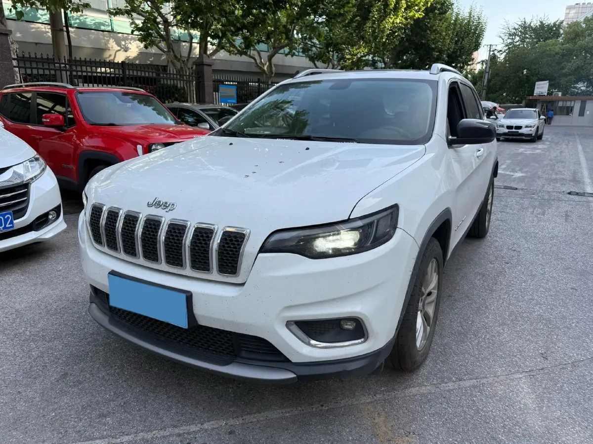 2019 Jeep Cherokee 2.0T 234HP L4 9AT,autocango,china used car exporter,china ev exporter,chinese used car exporter,chinese used ev exporter