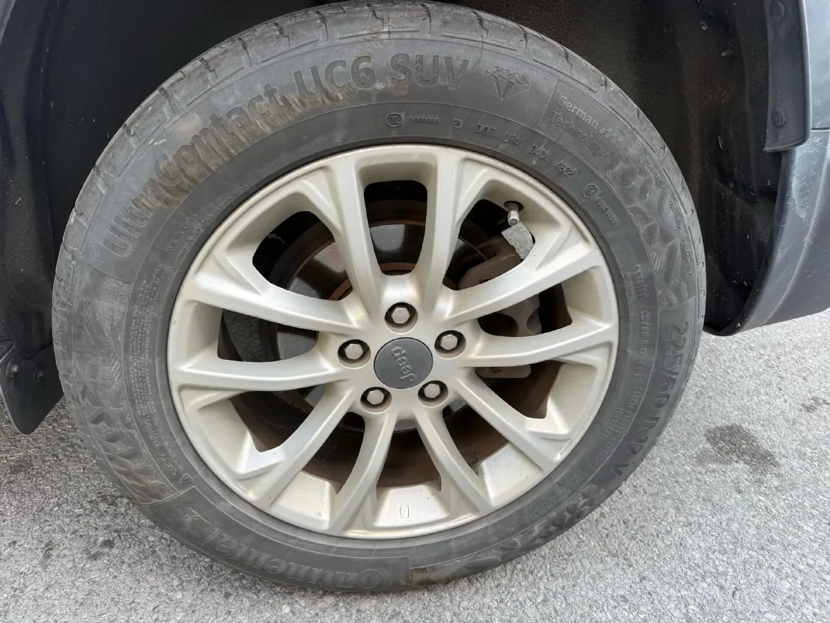 2019 Jeep Cherokee 2.0T 234HP L4 9AT,autocango,china used car exporter,china ev exporter,chinese used car exporter,chinese used ev exporter