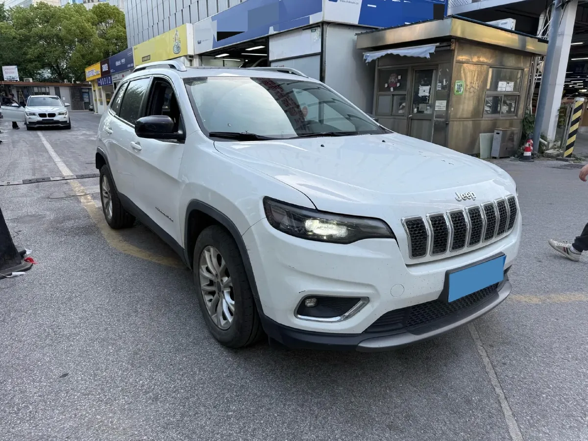 2019 Jeep Cherokee 2.0T 234HP L4 9AT,autocango,china used car exporter,china ev exporter,chinese used car exporter,chinese used ev exporter