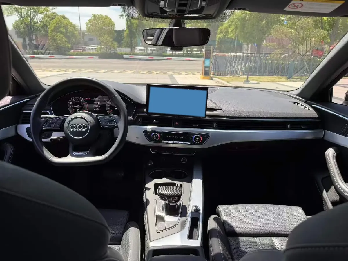 2022 Audi A4L 2.0T 190HP L4 7DCT,autocango,china used car exporter,china ev exporter,chinese used car exporter,chinese used ev exporter