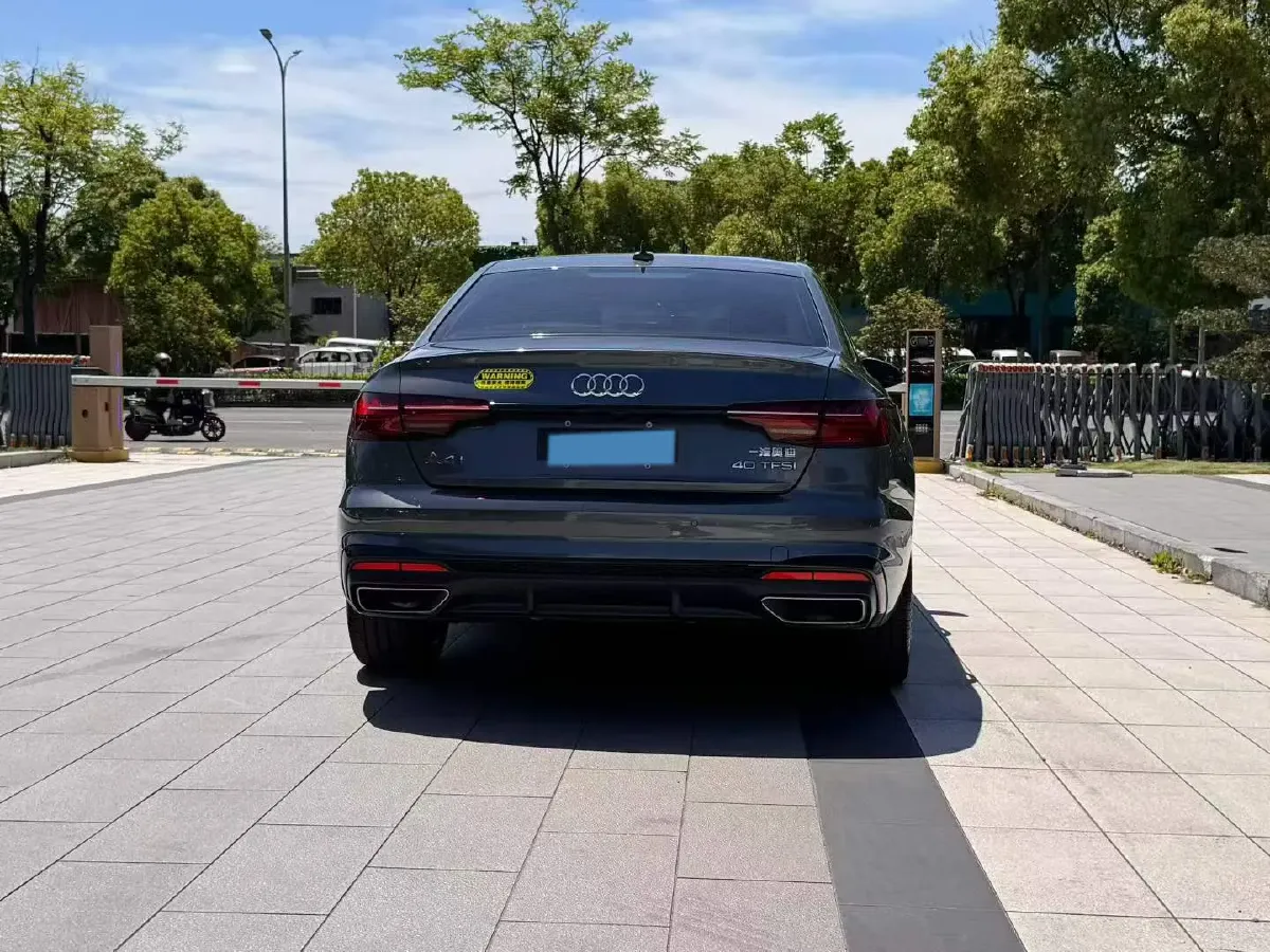 2022 Audi A4L 2.0T 190HP L4 7DCT,autocango,china used car exporter,china ev exporter,chinese used car exporter,chinese used ev exporter
