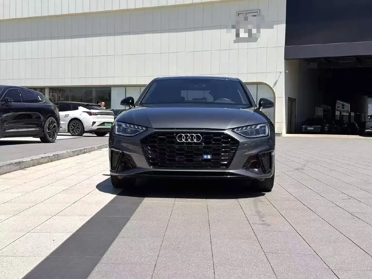2022 Audi A4L 2.0T 190HP L4 7DCT,autocango,china used car exporter,china ev exporter,chinese used car exporter,chinese used ev exporter