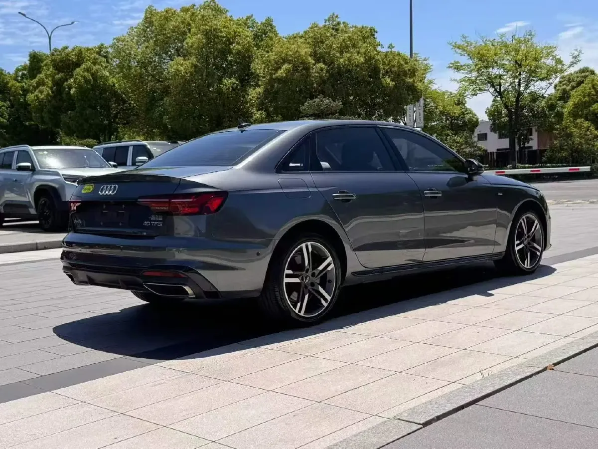 2022 Audi A4L 2.0T 190HP L4 7DCT,autocango,china used car exporter,china ev exporter,chinese used car exporter,chinese used ev exporter