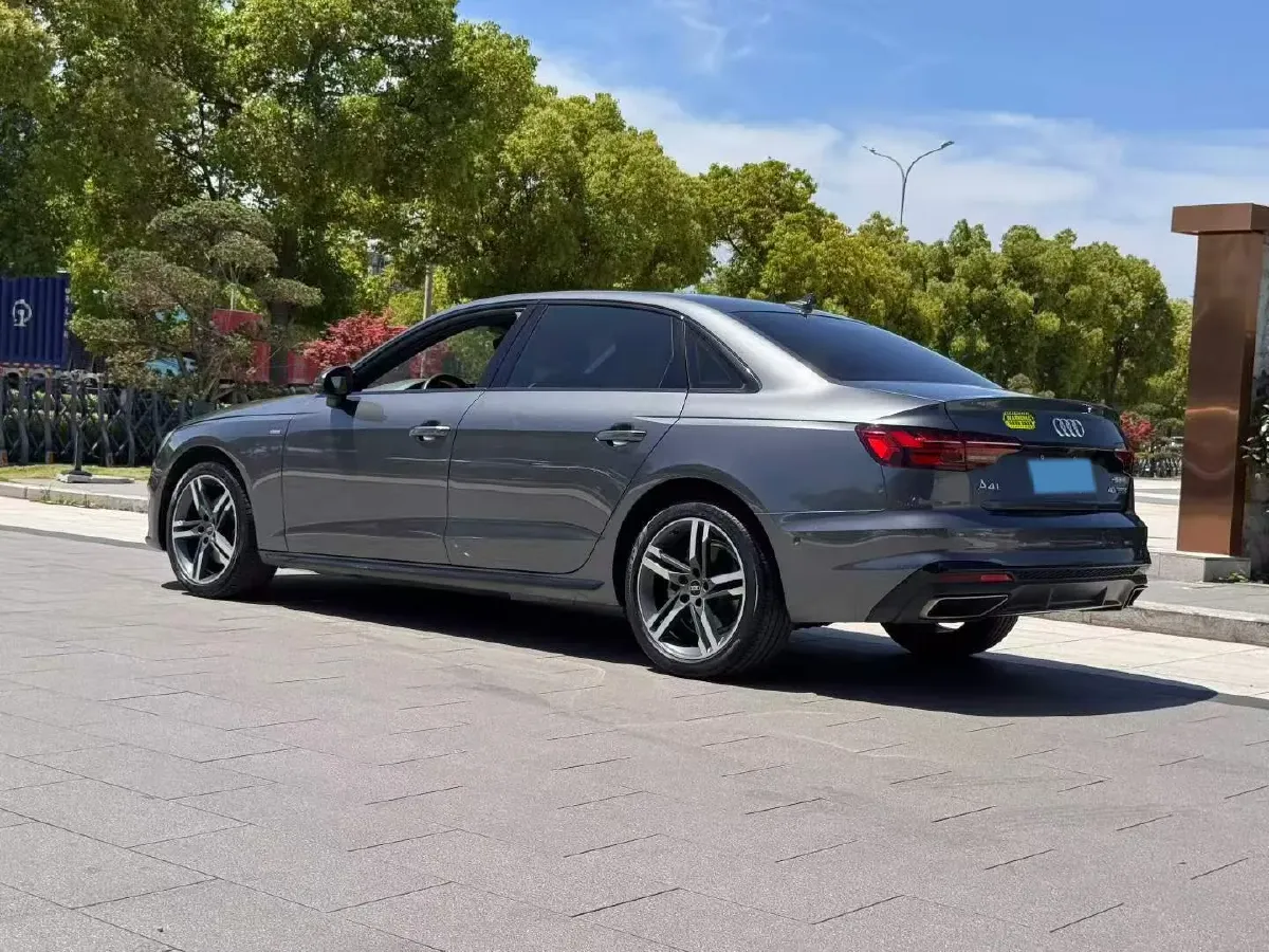 2022 Audi A4L 2.0T 190HP L4 7DCT,autocango,china used car exporter,china ev exporter,chinese used car exporter,chinese used ev exporter