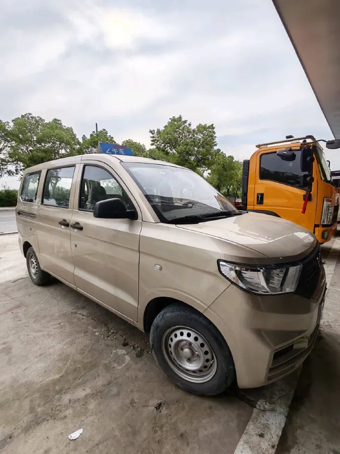 2019 WuLing HongGuang V 1.5L 99HP L4 6MT,autocango,china used car exporter,china ev exporter,chinese used car exporter,chinese used ev exporter