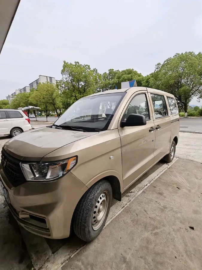 2019 WuLing HongGuang V 1.5L 99HP L4 6MT,autocango,china used car exporter,china ev exporter,chinese used car exporter,chinese used ev exporter