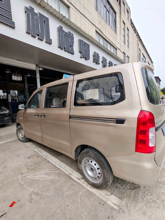 2019 WuLing HongGuang V 1.5L 99HP L4 6MT,autocango,china used car exporter,china ev exporter,chinese used car exporter,chinese used ev exporter