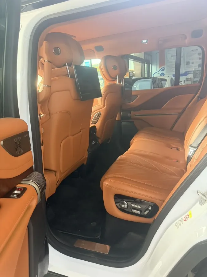2023 YangWang U8 2.0T 272HP L4 REEV 49.05KWH,autocango,china used car exporter,china ev exporter,chinese used car exporter,chinese used ev exporter