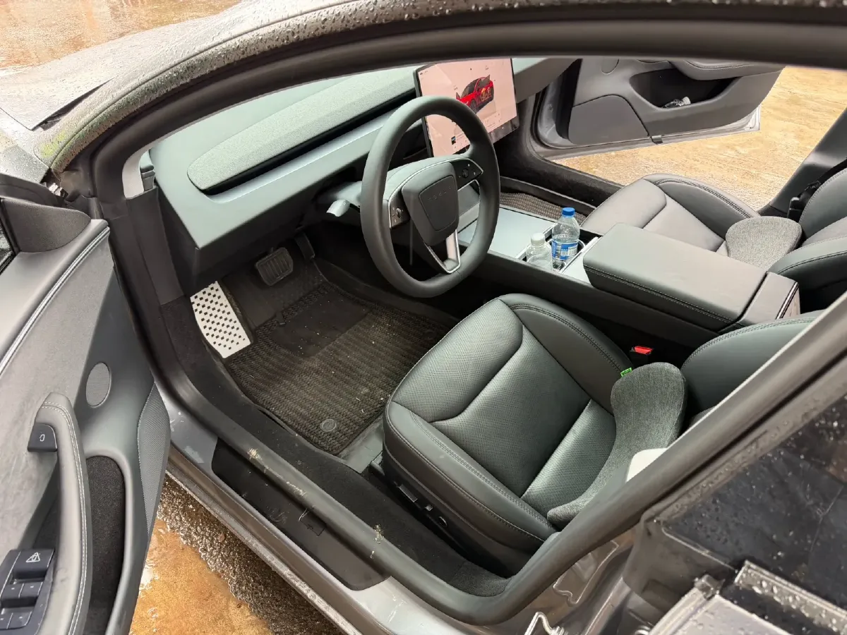 2025 Tesla Model 3 BEV 62.5KWH,autocango,china used car exporter,china ev exporter,chinese used car exporter,chinese used ev exporter