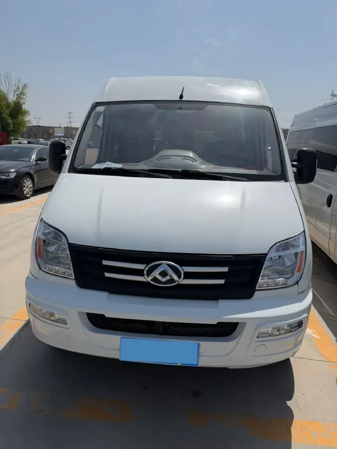 2020 MAXUS XinTu V80 2.5T 136HP L4 6MT,autocango,china used car exporter,china ev exporter,chinese used car exporter,chinese used ev exporter