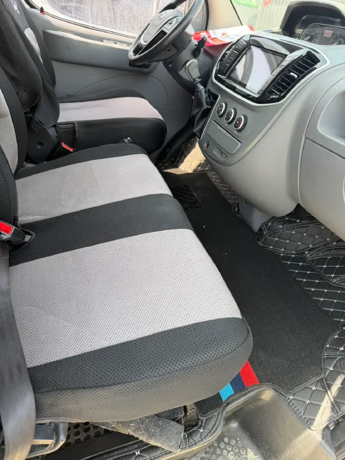 2020 MAXUS XinTu V80 2.5T 136HP L4 6MT,autocango,china used car exporter,china ev exporter,chinese used car exporter,chinese used ev exporter