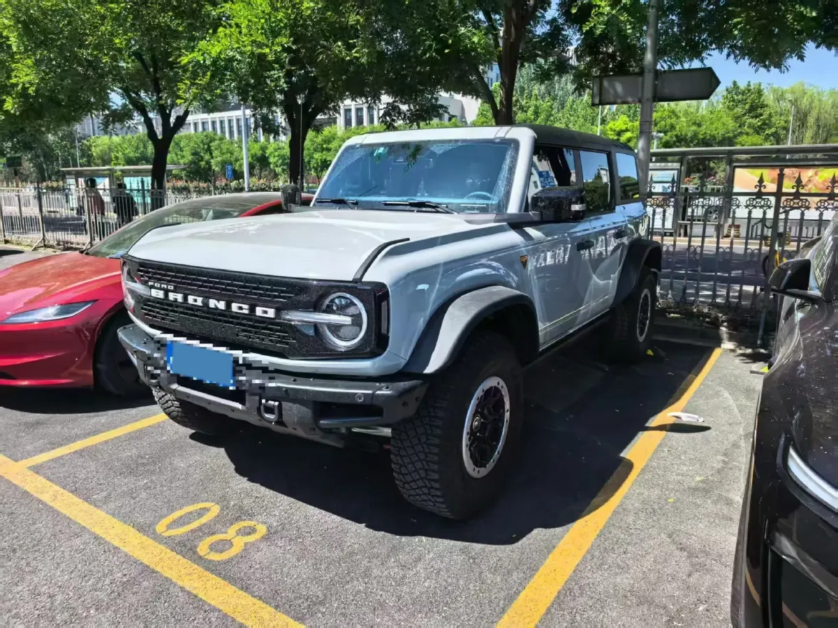 2024 Ford Bronco 2.3T 275HP L4 10AT,autocango,china used car exporter,china ev exporter,chinese used car exporter,chinese used ev exporter