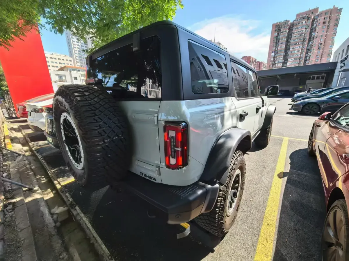 2024 Ford Bronco 2.3T 275HP L4 10AT,autocango,china used car exporter,china ev exporter,chinese used car exporter,chinese used ev exporter