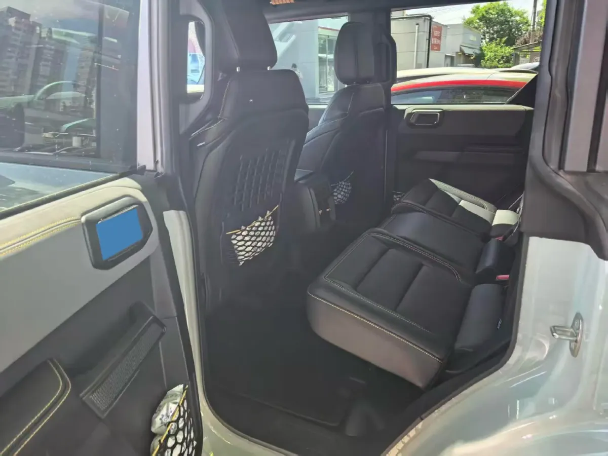 2024 Ford Bronco 2.3T 275HP L4 10AT,autocango,china used car exporter,china ev exporter,chinese used car exporter,chinese used ev exporter
