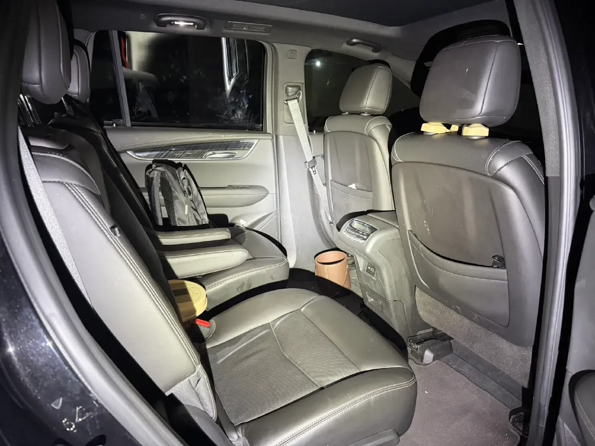 2022 Cadillac XT6 2.0T 237HP L4 9AT,autocango,china used car exporter,china ev exporter,chinese used car exporter,chinese used ev exporter