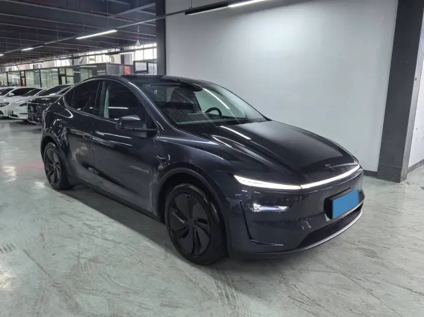 2025 Tesla Model Y BEV 62.5KWH,autocango,china used car exporter,china ev exporter,chinese used car exporter,chinese used ev exporter