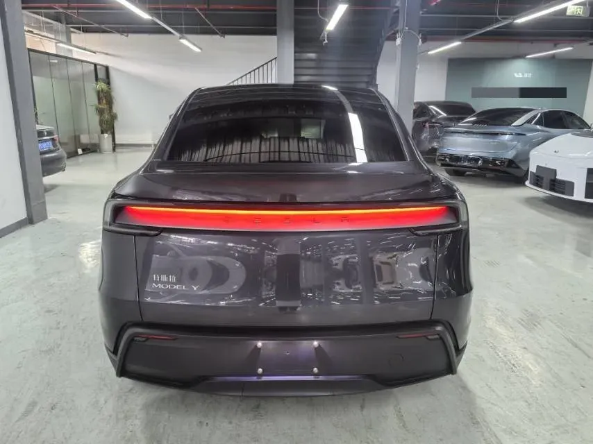 2025 Tesla Model Y BEV 62.5KWH,autocango,china used car exporter,china ev exporter,chinese used car exporter,chinese used ev exporter