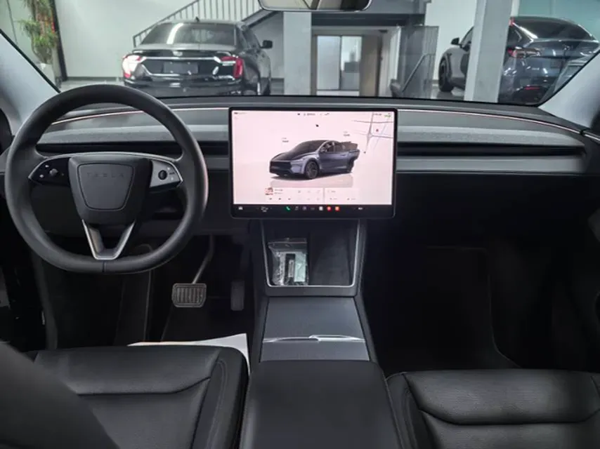 2025 Tesla Model Y BEV 62.5KWH,autocango,china used car exporter,china ev exporter,chinese used car exporter,chinese used ev exporter