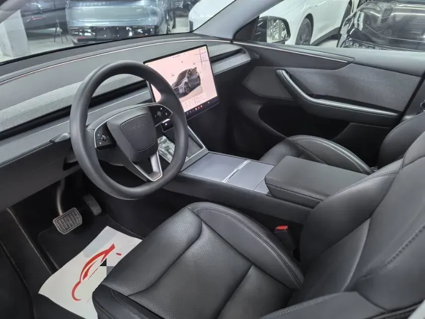 2025 Tesla Model Y BEV 62.5KWH,autocango,china used car exporter,china ev exporter,chinese used car exporter,chinese used ev exporter