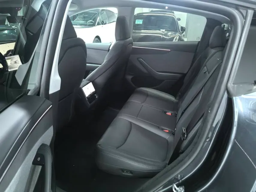 2025 Tesla Model Y BEV 62.5KWH,autocango,china used car exporter,china ev exporter,chinese used car exporter,chinese used ev exporter