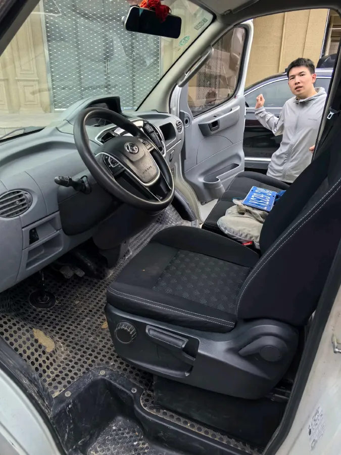 2018 MAXUS XinTu V80 2.5T 136HP L4 6MT,autocango,china used car exporter,china ev exporter,chinese used car exporter,chinese used ev exporter