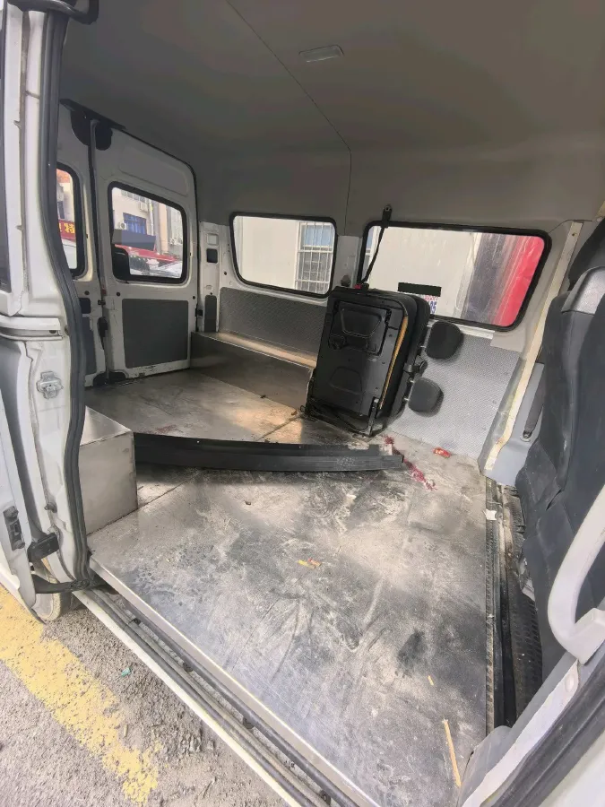 2018 MAXUS XinTu V80 2.5T 136HP L4 6MT,autocango,china used car exporter,china ev exporter,chinese used car exporter,chinese used ev exporter