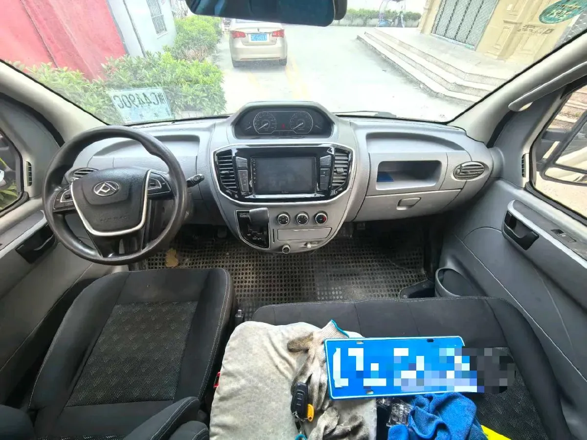 2018 MAXUS XinTu V80 2.5T 136HP L4 6MT,autocango,china used car exporter,china ev exporter,chinese used car exporter,chinese used ev exporter